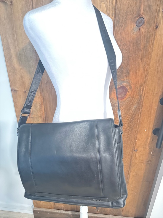Tumi Other - TUMI Black Leather Messenger Bag